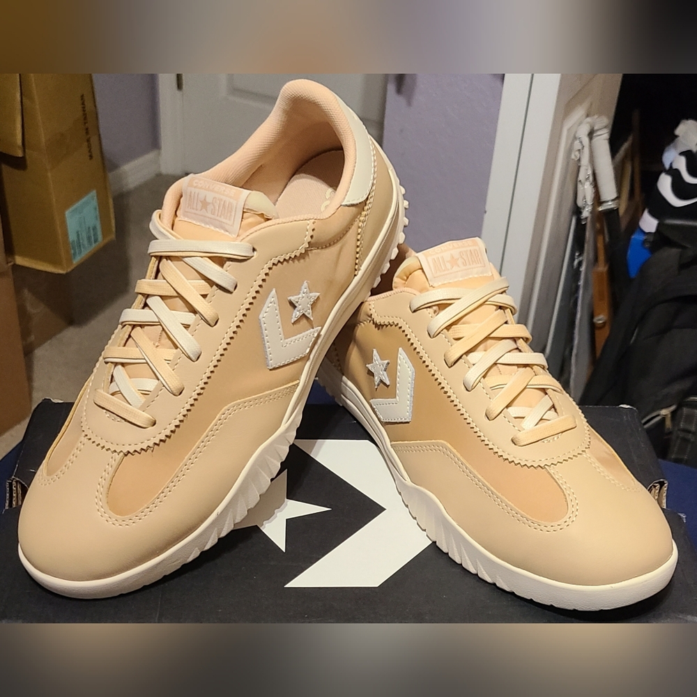 Converse Run Star Trainer "A14236C", New In Original Box! Mens 10.5 / Womens 12